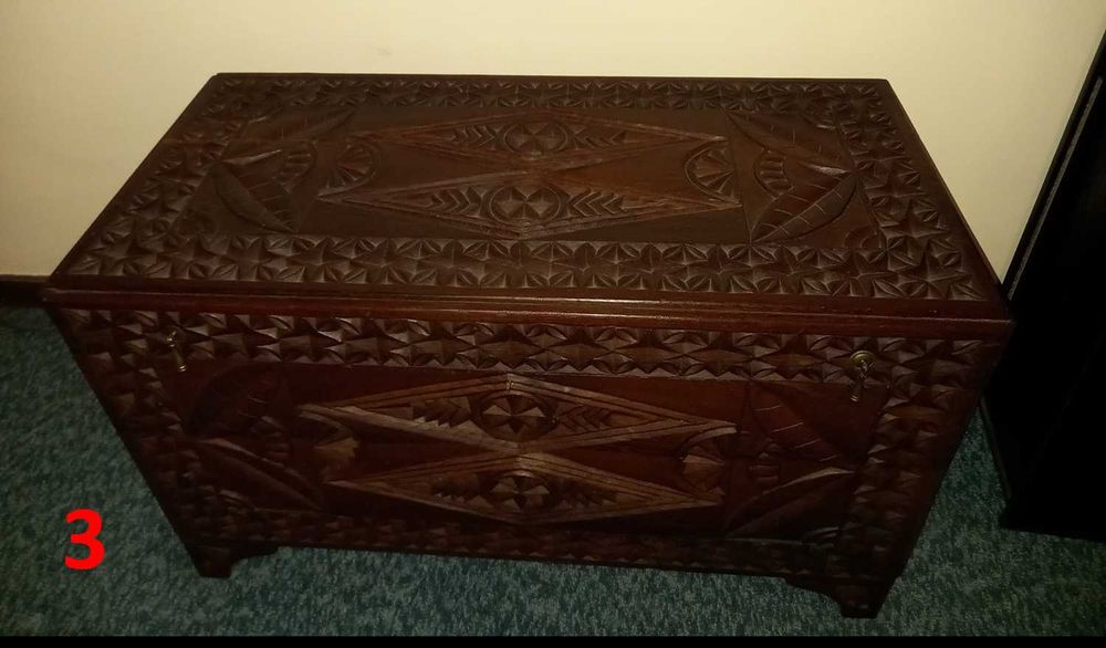 Arca / Baú antigas em madeira
