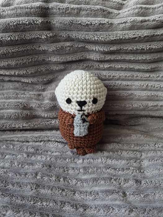 Maskotka wydra z rybką, handmade