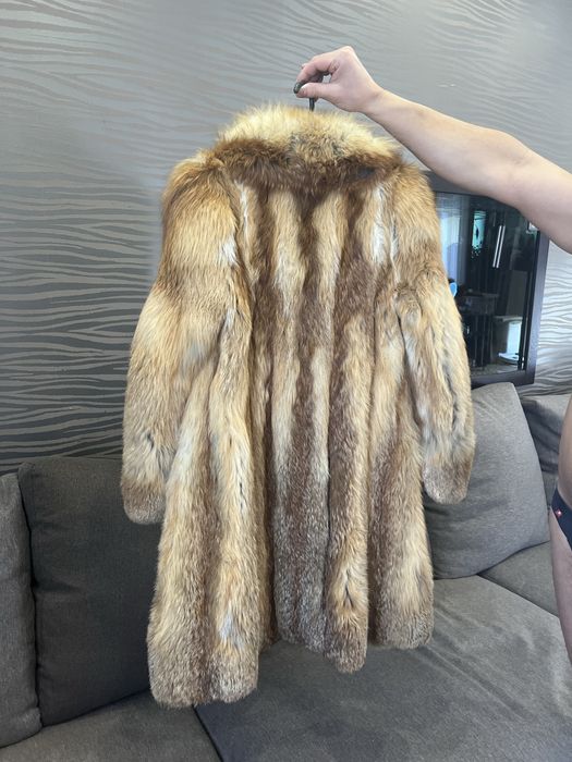 Натуральна лисяча шуба б/в