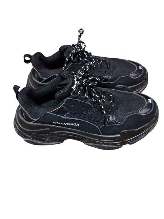 Balenciaga Triple S 

Продам кросівки Balenciaga Tri