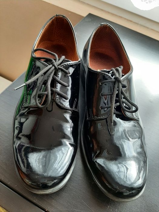 Buty wizytowe dla chłopca lakierowane rozm. 33