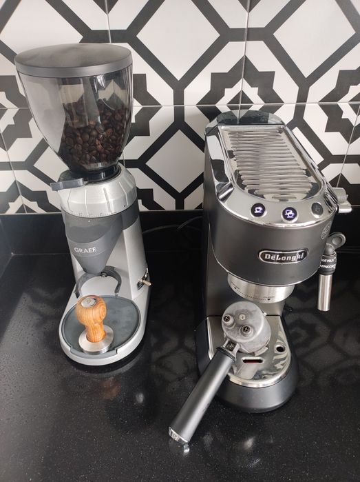 Maquina de café + moinho externo