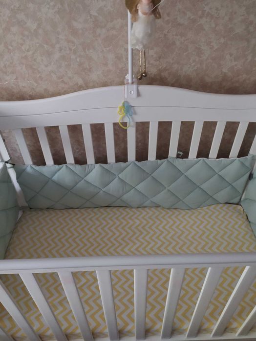 Дитяча кроватка для малюків