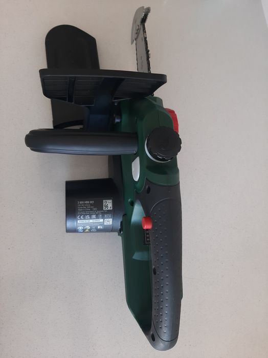 Serra a bateria Bosch Universal Chain 18