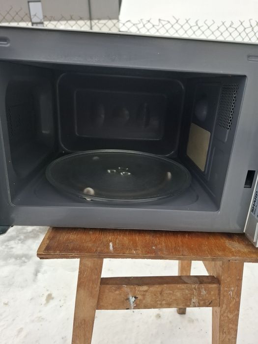 Мікрохвильова піч Sharp