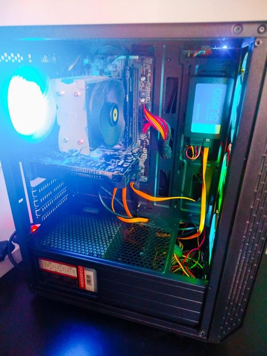 Komputer stacjonarny cyberpunk