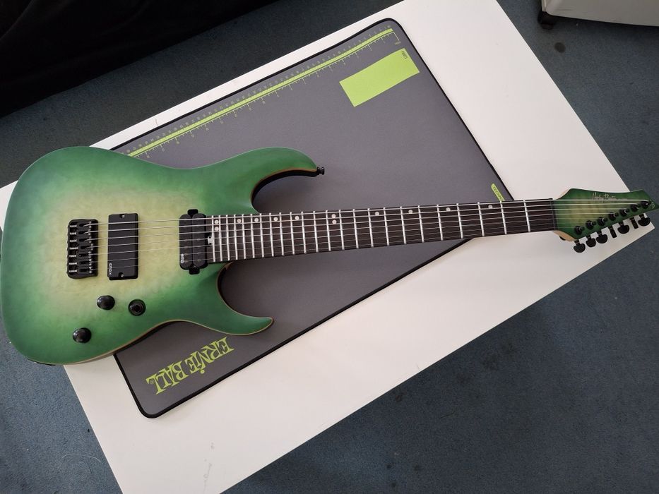 Harley Benton Amarok-BT EGNT Quilted Burst 7 
13