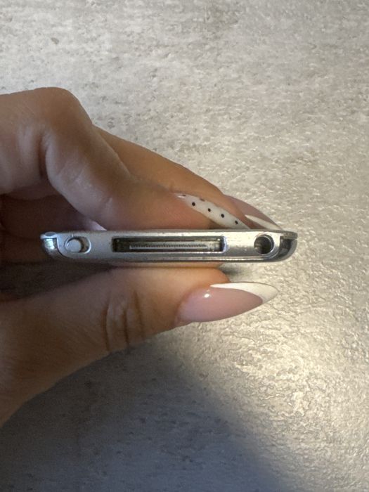 Ipod  nano 4 na 4 gb.