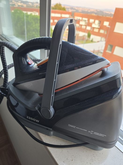 Ferro de engomar com caldeira como Novo.