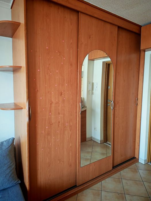 Szafa z drzwiami przesuwnymi system  3-drzwiowa  stan bdb