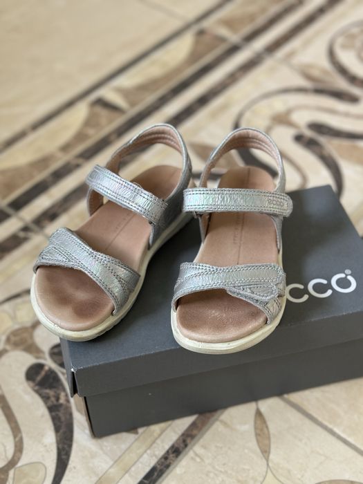 Дитячі шкіряні сандалії ECCO FLORA, 27 розмір