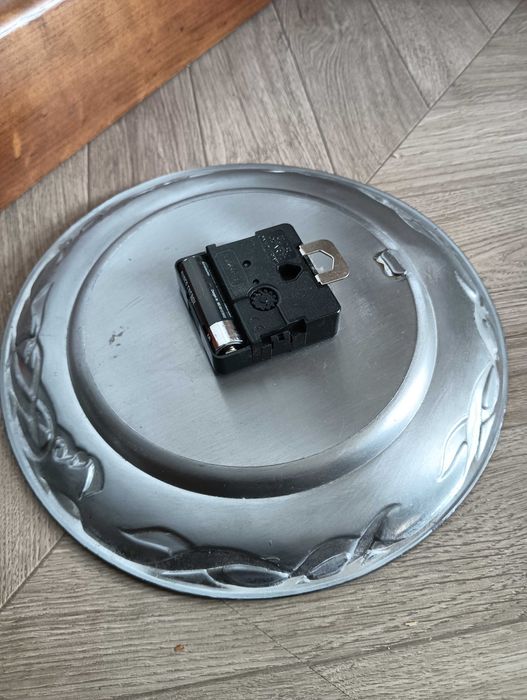 Zegar metalowy cynowy talerz