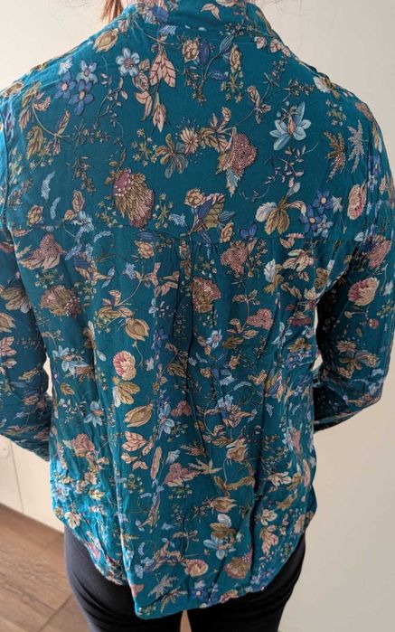 Blusa florida decote em V