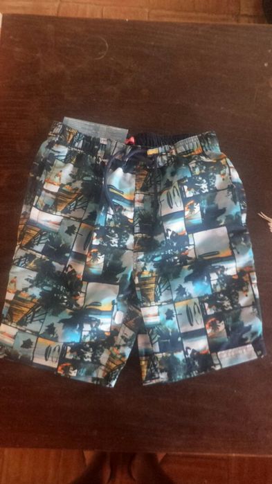 Roupa, acessorios e calções de banho diversas marcas para menino