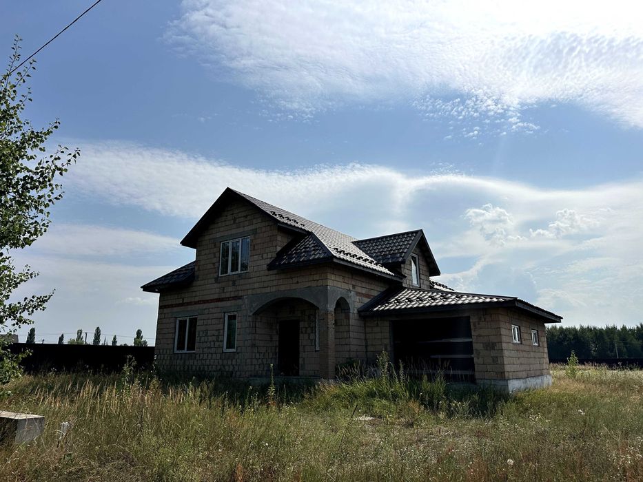 Будинок у Макарові, 212 м2, 15 соток