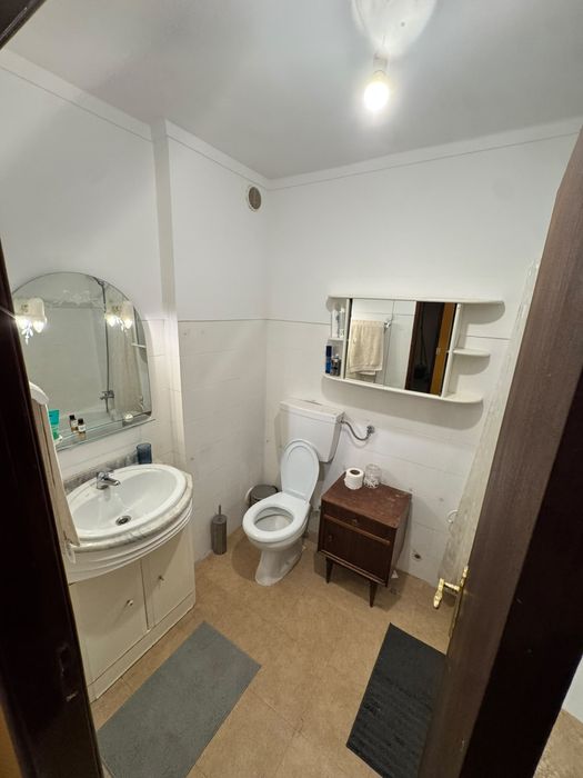 Alugo quarto em casa compartilhada