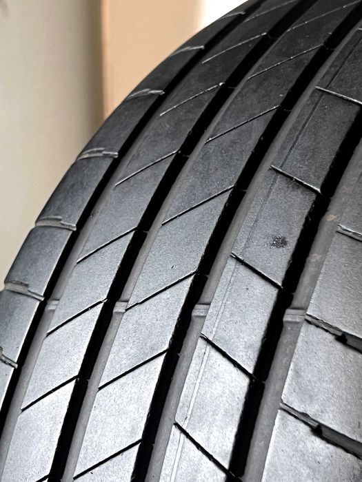 Pneus Bridgestone Turanza T005 EV - 235/45/18 - Excelentes
