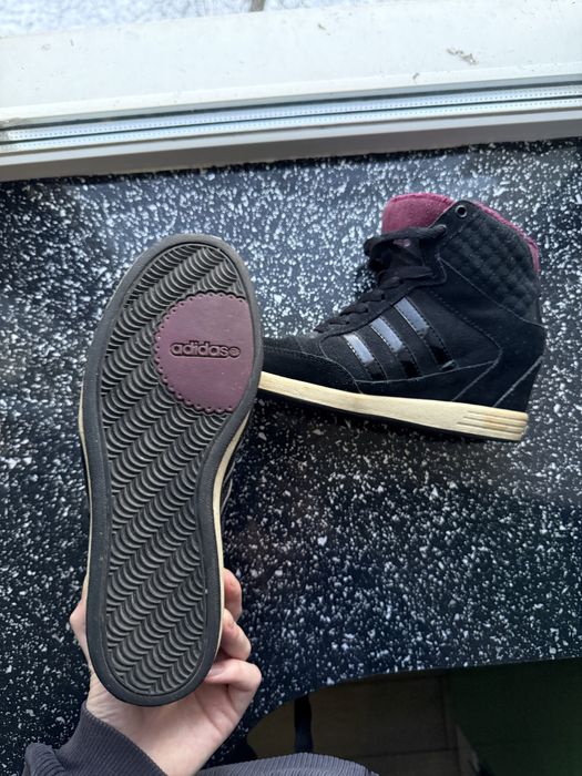 Жіночі кросівки adidas