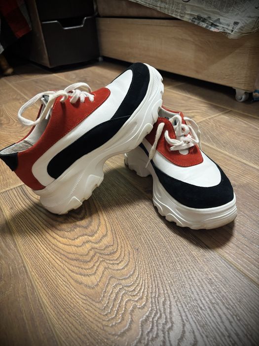 Шкіряні кросівки, кеди, мокасини 36-37 розмір