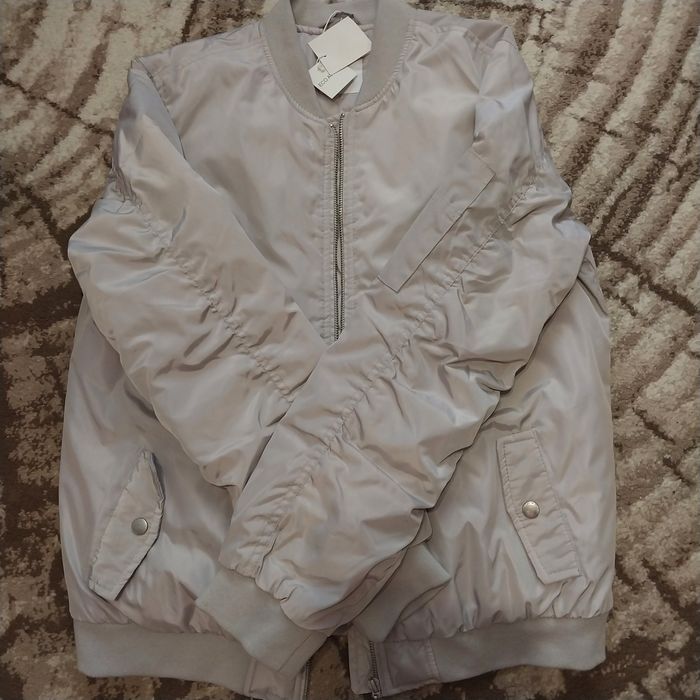 Женский бомбер весенний