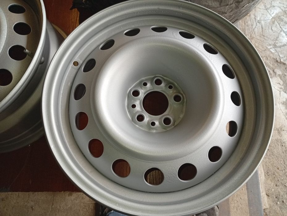 Продам стальні диски R16  для Пежо 807.