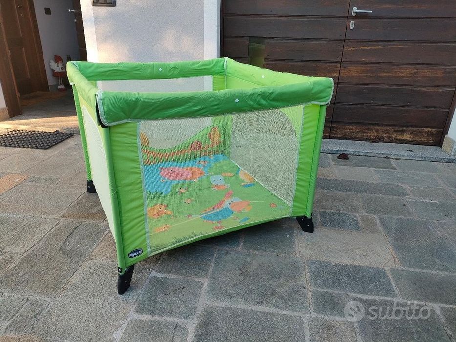 Parque Chicco bebê brincar