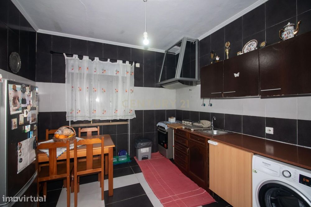 Moradia localizada em zona calma e residencial em Vila Chã- Ventosa n