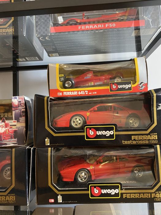 Coleção de Carros (Ferraris) à escala - Novos ainda na caixa original