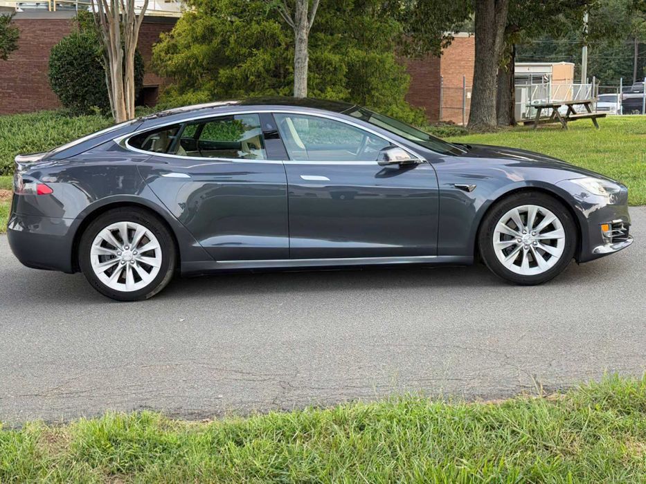 Tesla Model S      2017