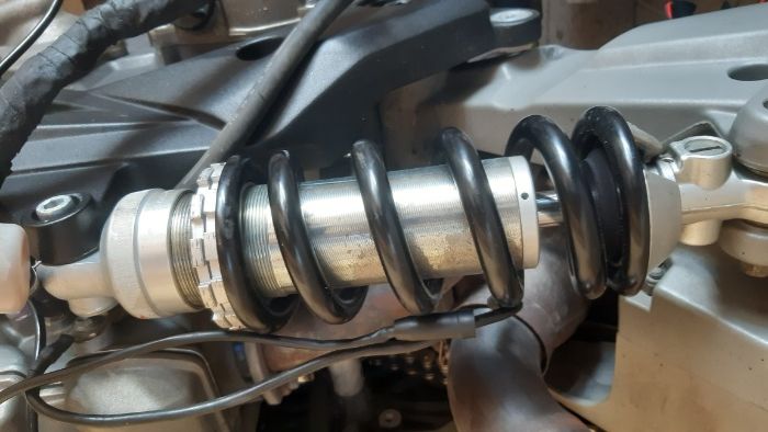 Aprilia Shiver 750 części: amortyzator tłumik pompa paliwa airbox