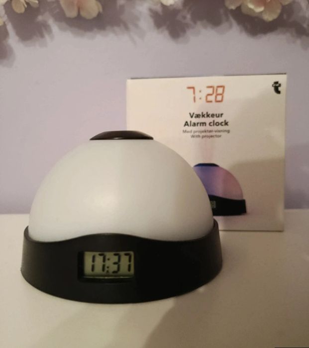 Lampka z budzikiem i zegarem