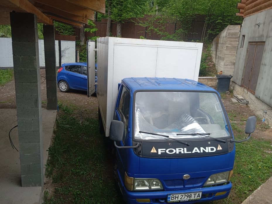 продам хороший невеликий грузовичок.