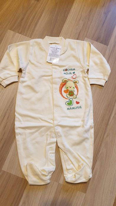 Pajac pajacyk śpiochy kombinezon body kaftanik piżama nocna 68 cm otul