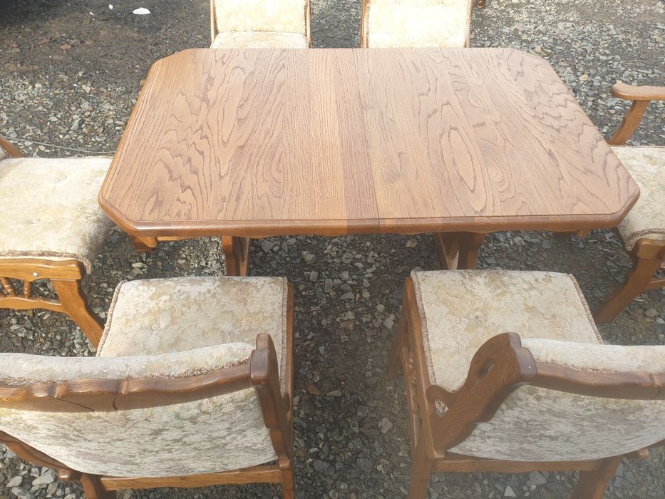 Stół dębowy z krzesłami