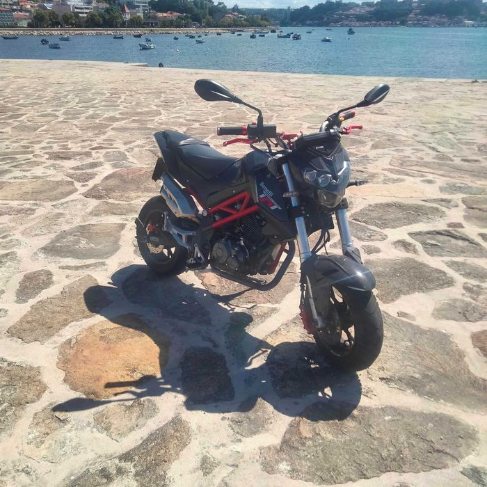 Mota Benelli 125 TNT