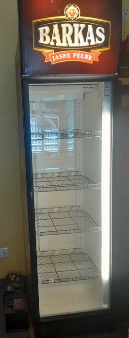 Witryna chłodnicza chłodziarka lodówka sklepu