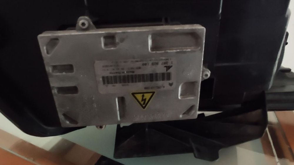 farol xenon esquerdo citroen C6