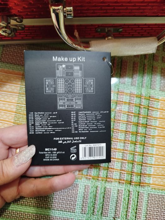 Набір декоративної косметики (валізка) 106 предметів