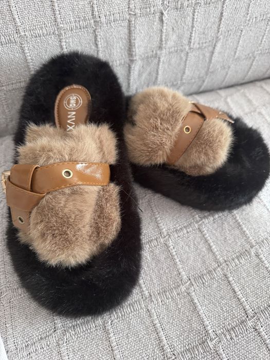 Chinelos femininos de pelo preto e camel – Tamanho 36 – Novos