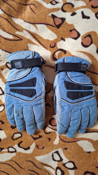 Перчатки лыжные или для мото