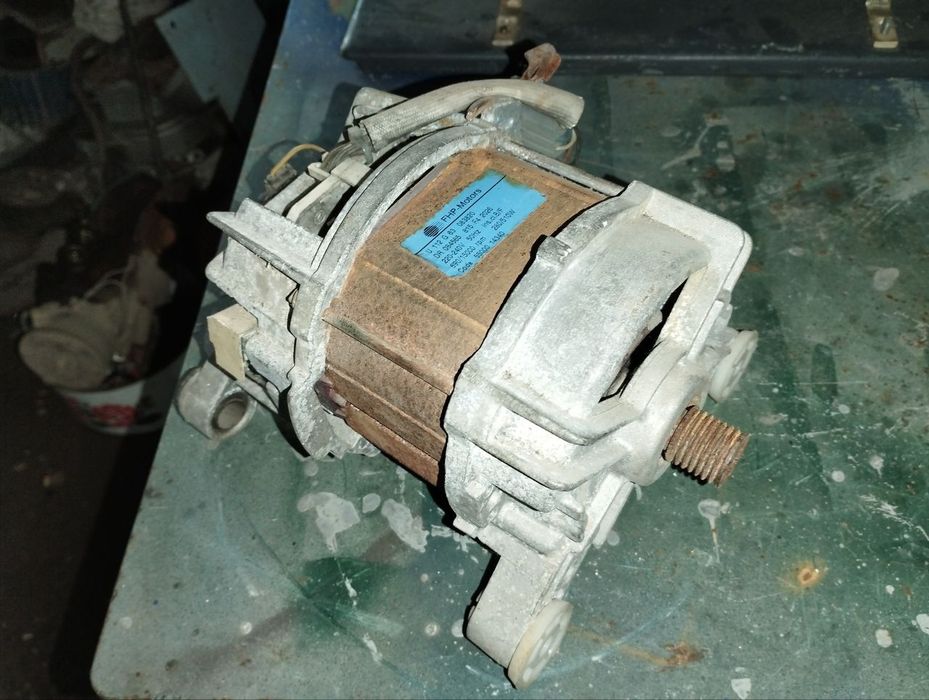 Двигун для правильної машиники