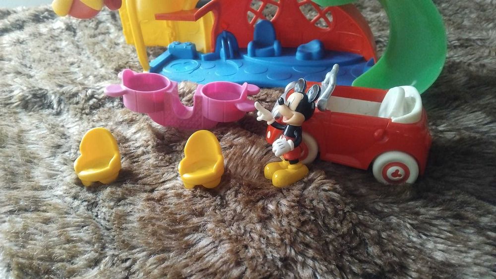 Casa e carro do Mickey