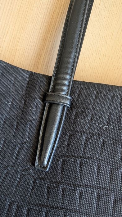 zara czarna duża torebka shopper z tłoczeniem
