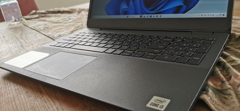 Dell Vostro 15 3000 i3 256GB SSD, stan idealny, jak nowy, 216godzin pracy