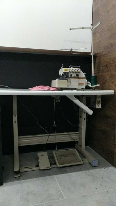 Чотирьохнитковий оверлок з прямим приводом Spark Special 747D