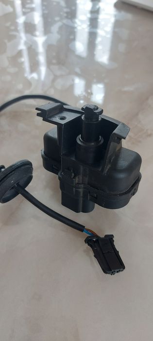 Замок лючка бензобака VW GOLF VI Variant (09-13)