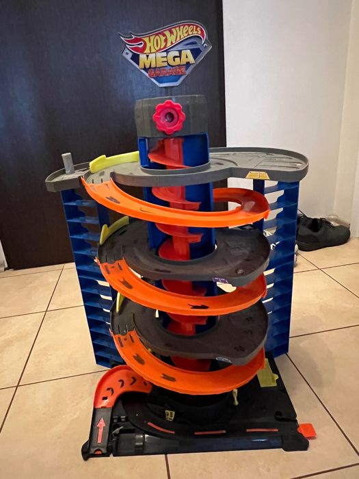 Garaż Hot wheels.