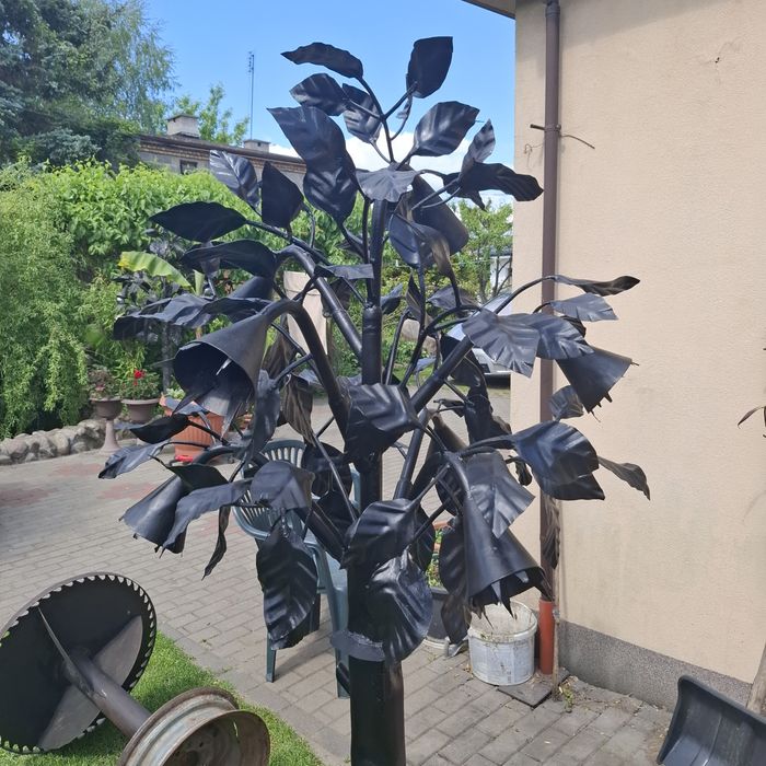 Drzewo ozdobne z metalu. Lampa ogrodowa.