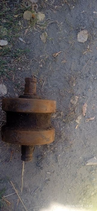 Трак ДС 143, каток опорный, клапан односторонний