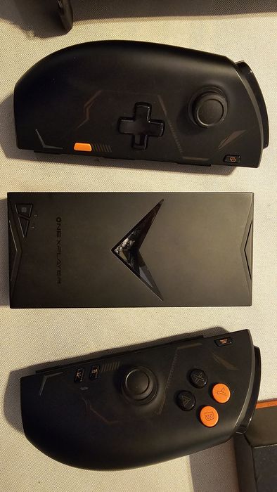 One X Player 2 pro - 8840u - 32GB - 2TB + Akcesoria